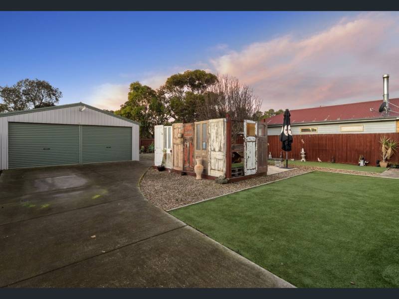 19 Myrtle Grove, North Shore, VIC 3214 Australia