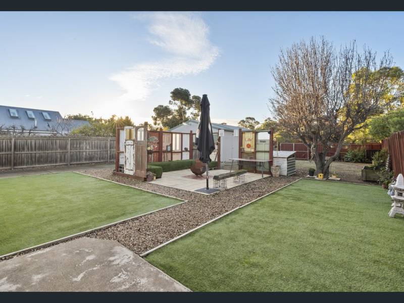 19 Myrtle Grove, North Shore, VIC 3214 Australia