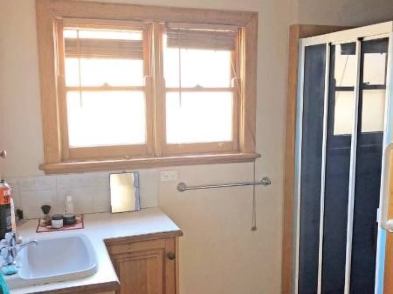 8 Wilsons Road, Newcomb, VIC 3219