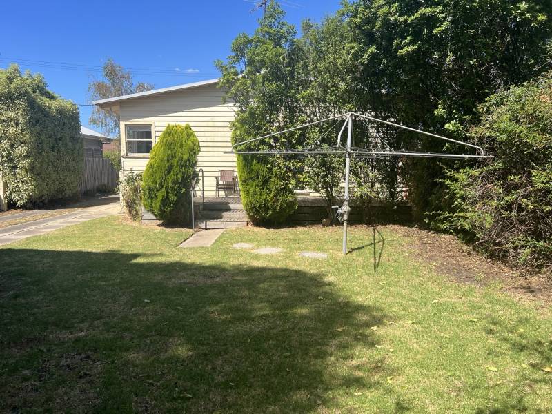 8 Wilsons Road, Newcomb, VIC 3219