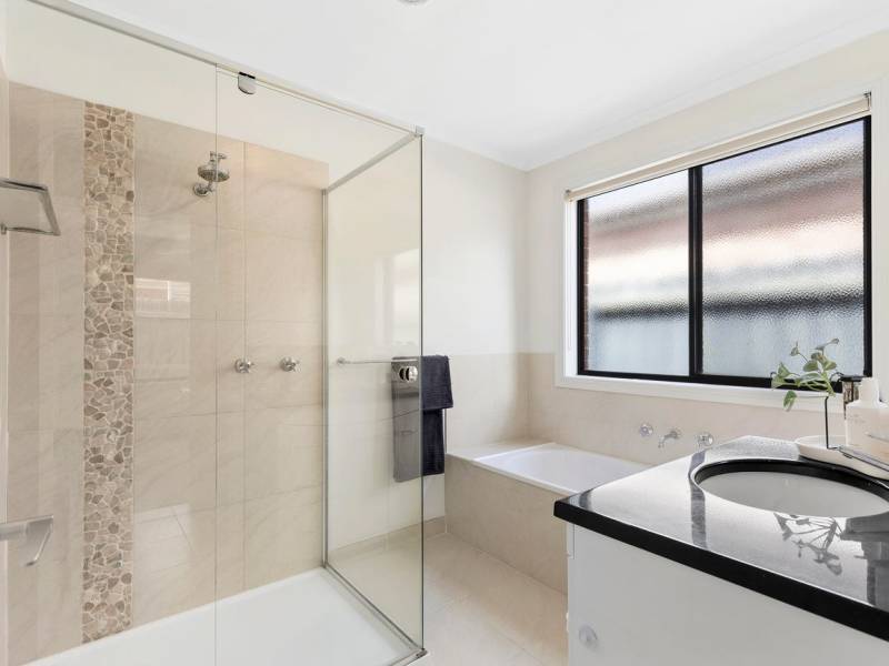 21 Carstairs Cl, Grovedale, VIC 3216 Australia