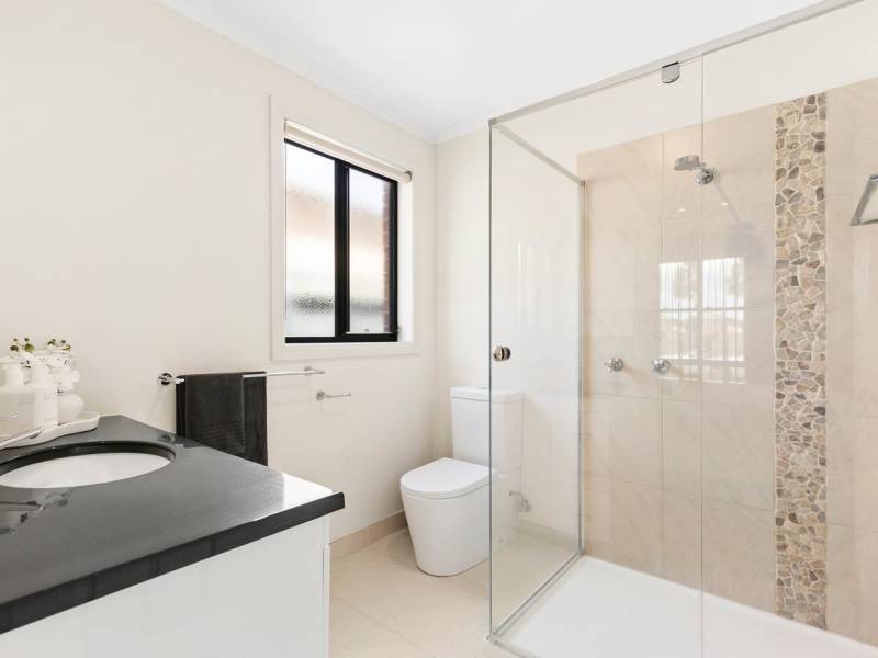 21 Carstairs Cl, Grovedale, VIC 3216 Australia