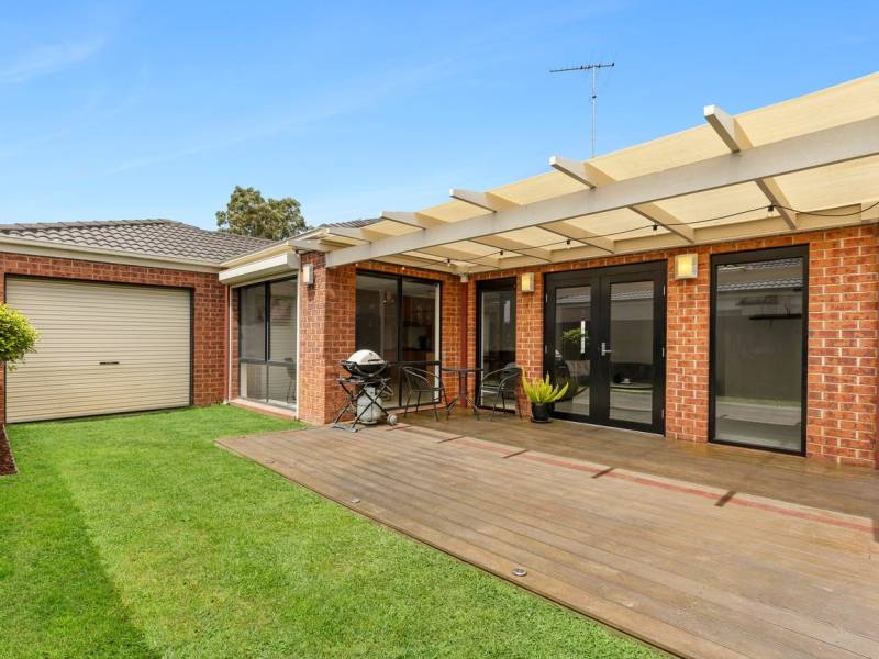 21 Carstairs Cl, Grovedale, VIC 3216 Australia