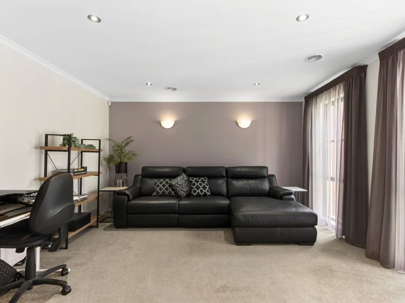 21 Carstairs Cl, Grovedale, VIC 3216 Australia