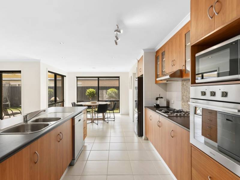 21 Carstairs Cl, Grovedale, VIC 3216 Australia