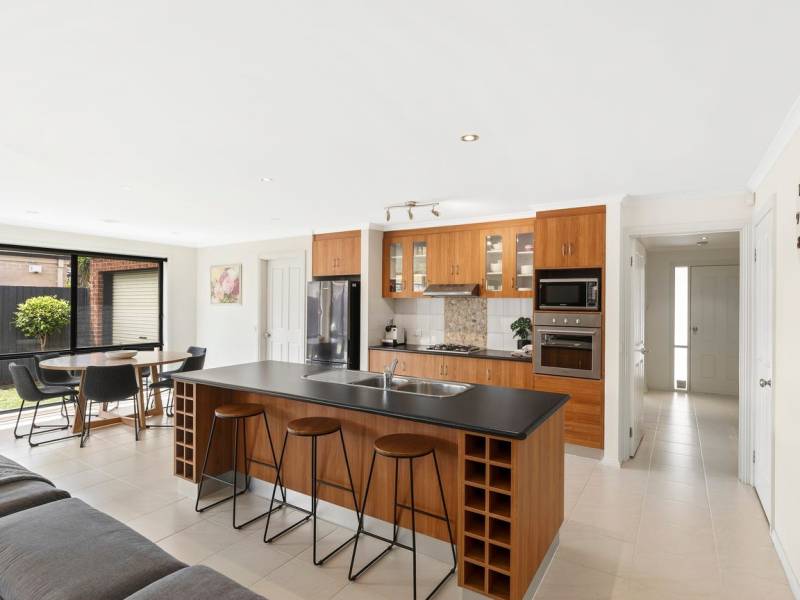 21 Carstairs Cl, Grovedale, VIC 3216 Australia