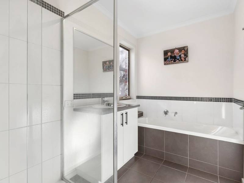 2/10 Cosgrove St, Breakwater, VIC 3219 Australia