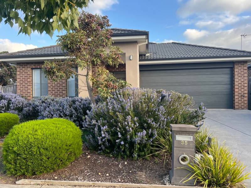 35 Whitfords Drive, Armstrong Creek, VIC 3217