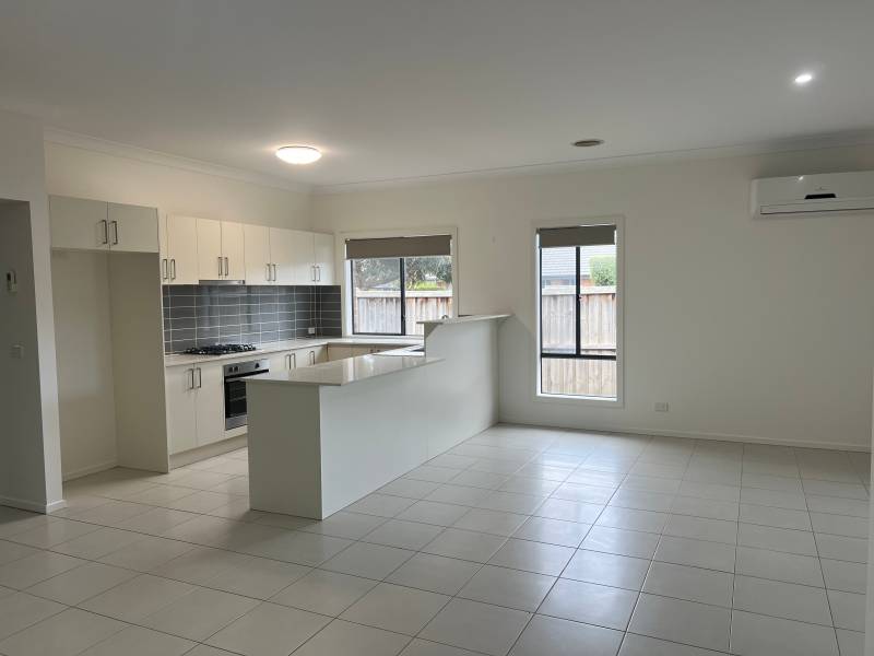 35 Whitfords Drive, Armstrong Creek, VIC 3217