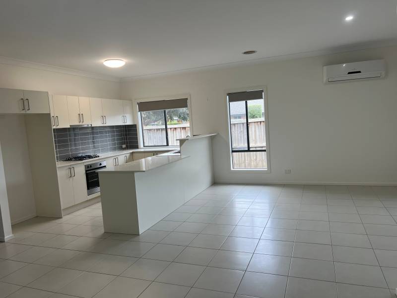35 Whitfords Drive, Armstrong Creek, VIC 3217